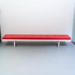 1x Vitra Bench Level 34 Rood Leer - Wit Frame, Huis en Inrichting, Banken | Bankstellen, Niet ingevuld, 250 tot 300 cm, Overige maten