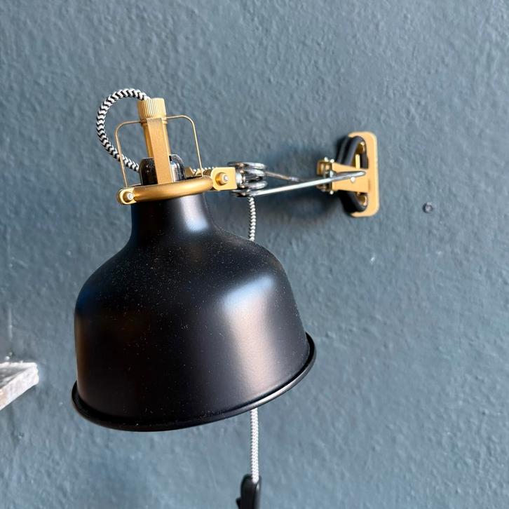 Zwarte Wandlamp / Hanglamp RANARP Ikea, Huis en Inrichting, Lampen | Hanglampen, Zo goed als nieuw, Minder dan 50 cm, Metaal, Ophalen