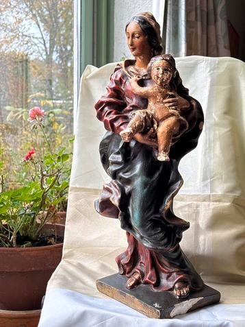 Vrolijk Maria en kind beeld 50cm hoog Art Ancien D.M. Depose beschikbaar voor biedingen