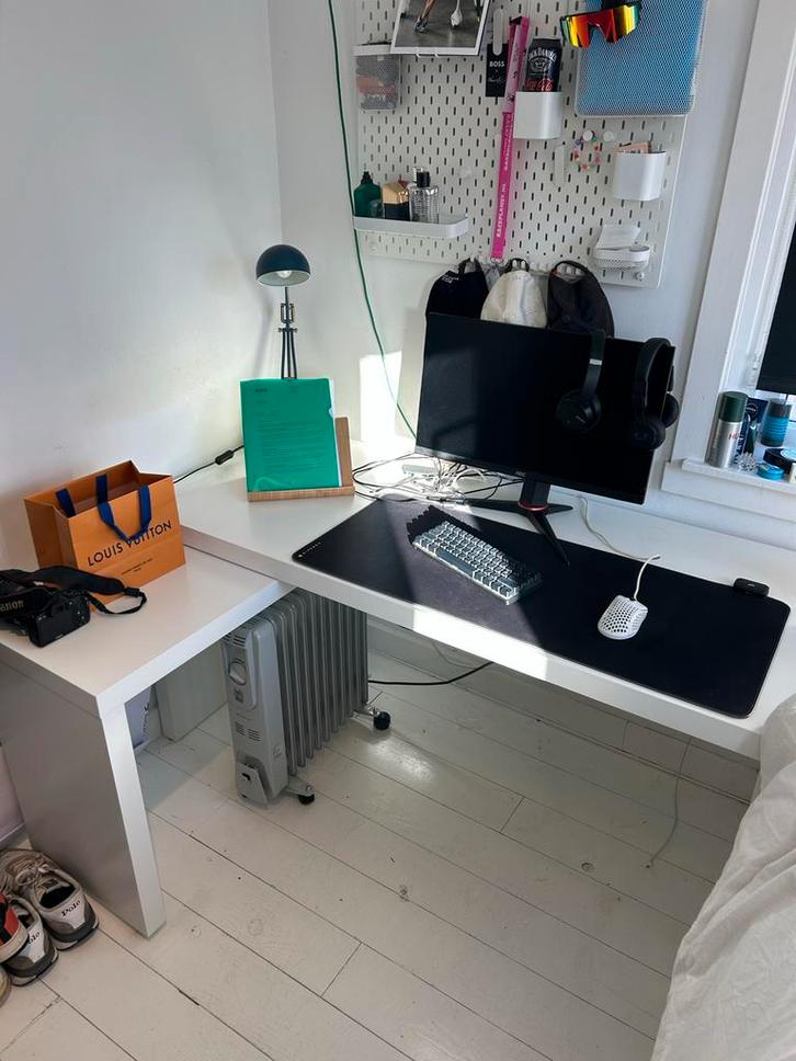 Ikea Malm bureau met uitschuifbaar blad, Huis en Inrichting, Bureaus, Zo goed als nieuw, Bureau, Ophalen of Verzenden