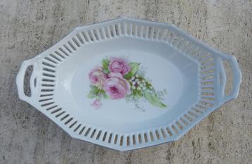 Prachtige Rozen Schaal met Open gewerkte Rand Kado Tip beschikbaar voor biedingen