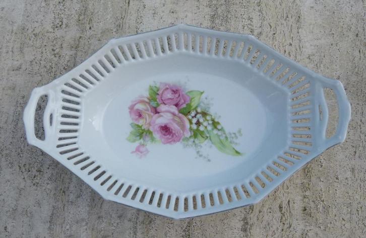 Prachtige Rozen Schaal met Open gewerkte Rand Kado Tip, Huis en Inrichting, Keuken | Servies, Nieuw, Bord(en), Wedgwood, Aardewerk