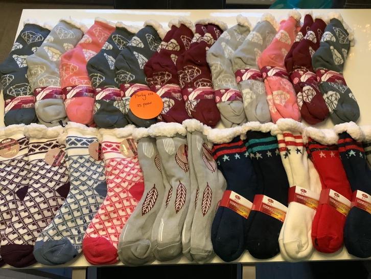 Partij leuke fluffy sokken. ( partij 252), Diversen, Rommelmarktspullen, Ophalen of Verzenden