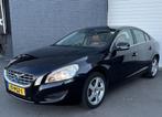 Volvo S60 1.6 T3 Momentum VOLO-H/LEDER/NAVI/LMV/CRUISE/CLIMA, Auto's, Voorwielaandrijving, 15 km/l, 4 cilinders, 150 pk