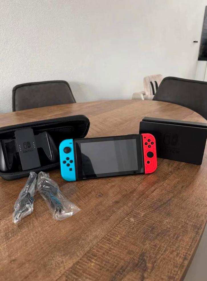 Nintendo Switch, Spelcomputers en Games, Spelcomputers | Nintendo Switch, Zo goed als nieuw, Switch Original, Met 2 controllers