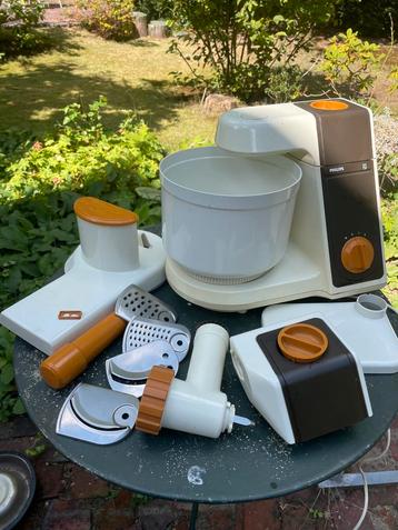 Vintage philips keukenmachine met onderdelen. beschikbaar voor biedingen