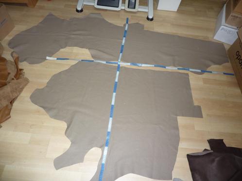 Donker beige grote resten soepel echt leer rundleer, Hobby en Vrije tijd, Stoffen en Lappen, Nieuw, Leer of Kunstleer, 30 tot 120 cm