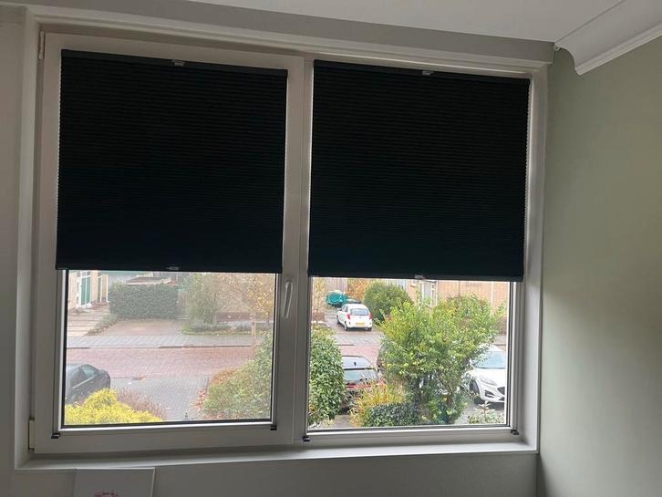 Zwarte plissé verduisterende gordijnen - 127x74 & 138x84, Huis en Inrichting, Stoffering | Gordijnen en Lamellen, Gebruikt, Minder dan 100 cm