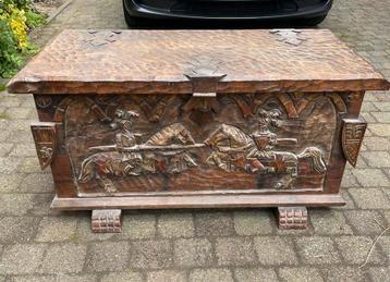 Oude deken kist (Spaans?) beschikbaar voor biedingen