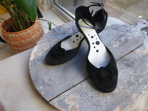 Zwarte dames sandaal met riempje maat 41, Kleding | Dames, Schoenen, Zo goed als nieuw, Schoenen met lage hakken, Zwart, Ophalen of Verzenden