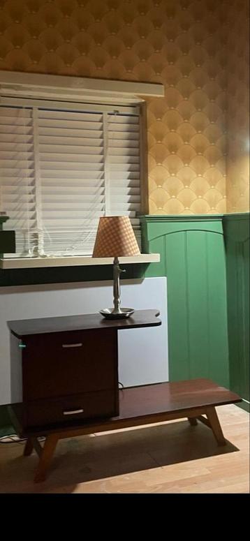 Vintage Tv kastje beschikbaar voor biedingen