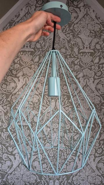 Geometrische hanglamp van draadstaal industrieel lichtblauw  beschikbaar voor biedingen