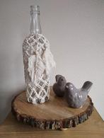 Tweede leven whiskeyfles, macramé. Sisters Forever., Wit, Ophalen of Verzenden, Minder dan 50 cm, Glas
