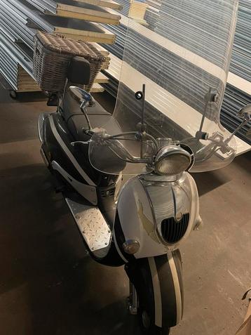 Senzo scooter  beschikbaar voor biedingen
