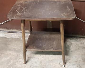Vintage TV Tafeltje Hout beschikbaar voor biedingen