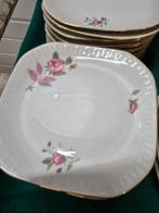 servies wawel rose roos 35 delig, Huis en Inrichting, Keuken | Servies, Ophalen of Verzenden, 'T Olde Gre-j, Info@toldegrej.nl