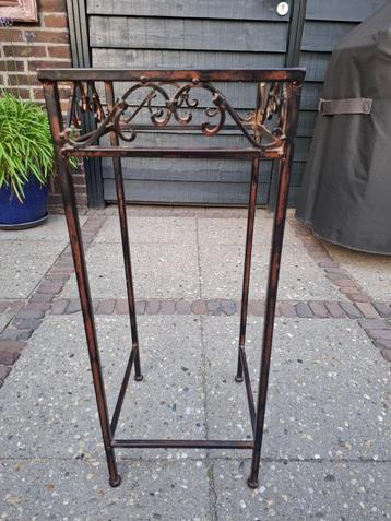 metalen plantentafeltje/lampetafel beschikbaar voor biedingen