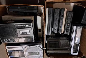 2 dozen vol caseetedeck/radio's  25 euro beschikbaar voor biedingen