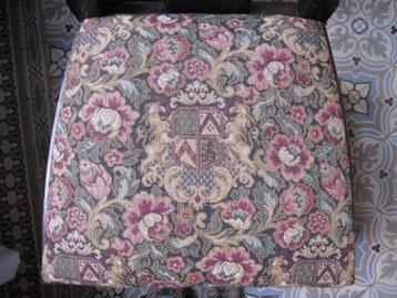 4 ranke eiken stoelen, prachtige gobelin zitting mooie kleur beschikbaar voor biedingen