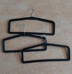 3 grote brede hangers - kledinghangers - gordijnhangers, Ophalen of Verzenden, Zo goed als nieuw, Zwart, Minder dan 100 cm