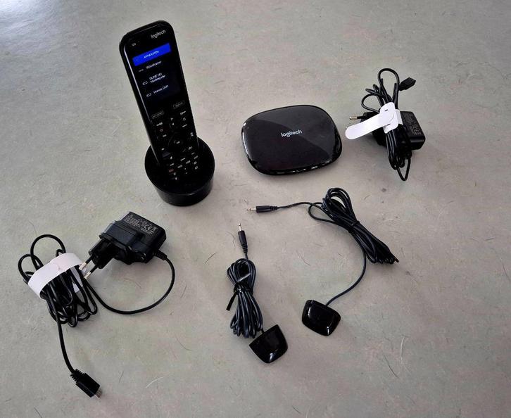 Logitech Harmony Elite set (afstandbed.+Hub+2 IR-blasters), Audio, Tv en Foto, Afstandsbedieningen, Zo goed als nieuw, Origineel