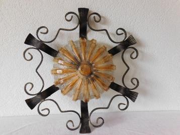 Vintage plafonnière, smeedijzer met glazen schaal, gekleurd  beschikbaar voor biedingen