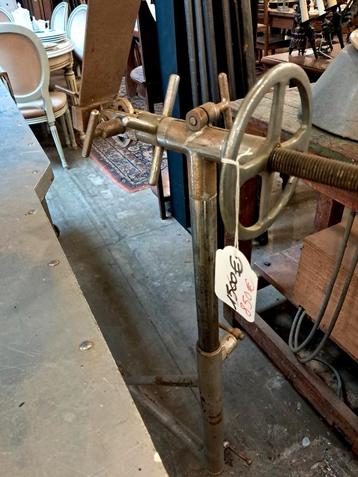 Vintage medische operatietafel beschikbaar voor biedingen