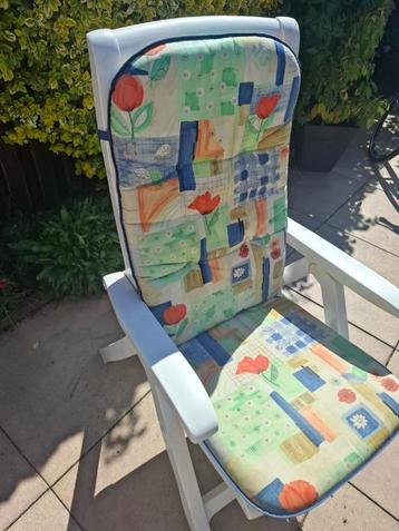 4 inklapbare tuinstoelen incl. kussens en parasol beschikbaar voor biedingen
