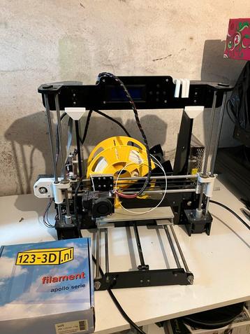 3D Printer + Accessoires beschikbaar voor biedingen