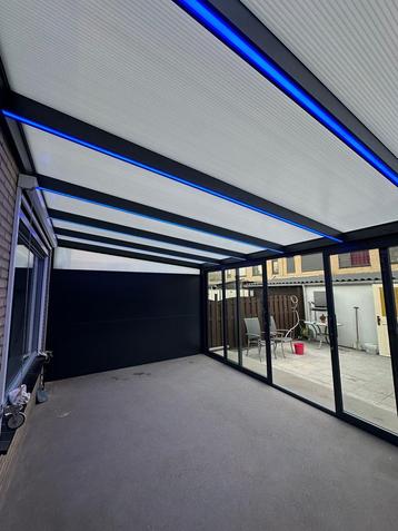 Mooie Veranda Overkapping met Glaswanden beschikbaar voor biedingen