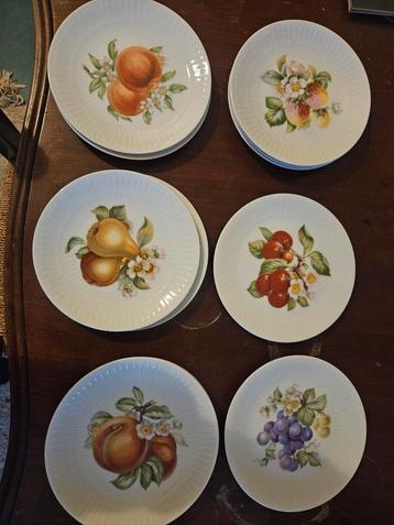 12 Fruit Gebaksbordjes Hutschenreuther Apart Bavaria beschikbaar voor biedingen