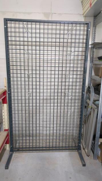 Winkelrek voor b.v. gereedschap beschikbaar voor biedingen