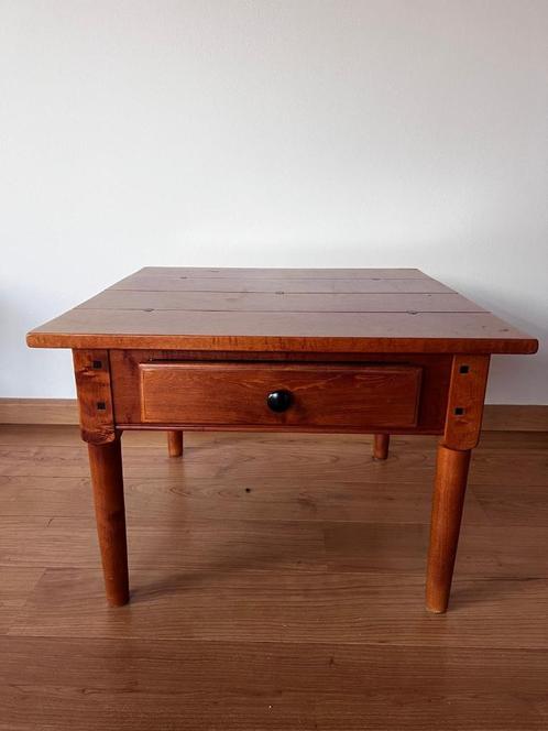 Bijzettafel, Huis en Inrichting, Tafels | Bijzettafels, Gebruikt, Vierkant, 60 cm of meer, 55 tot 75 cm, Hout, Ophalen