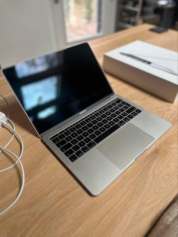 Apple MacBook Pro 13 met doos en usbc oplader beschikbaar voor biedingen