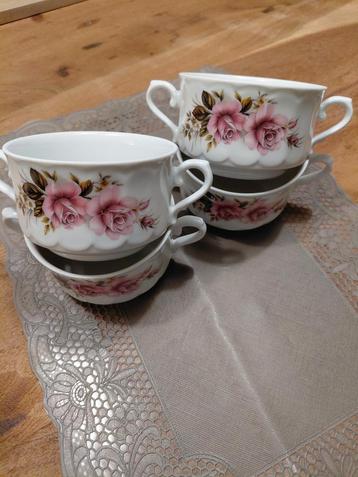 Oude soepkommen, 4 stuks. Aardewerk bloemmotief beschikbaar voor biedingen