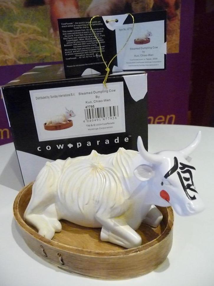 Nieuw Cow Parade koe Steamed Dumpling gratis verzending., Antiek en Kunst, Kunst | Designobjecten, Ophalen of Verzenden