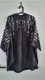 Kimono ML 44 46 synthetisch zwart wit geborduurde print, Ophalen of Verzenden, Zo goed als nieuw, Zwart, Blouse of Tuniek