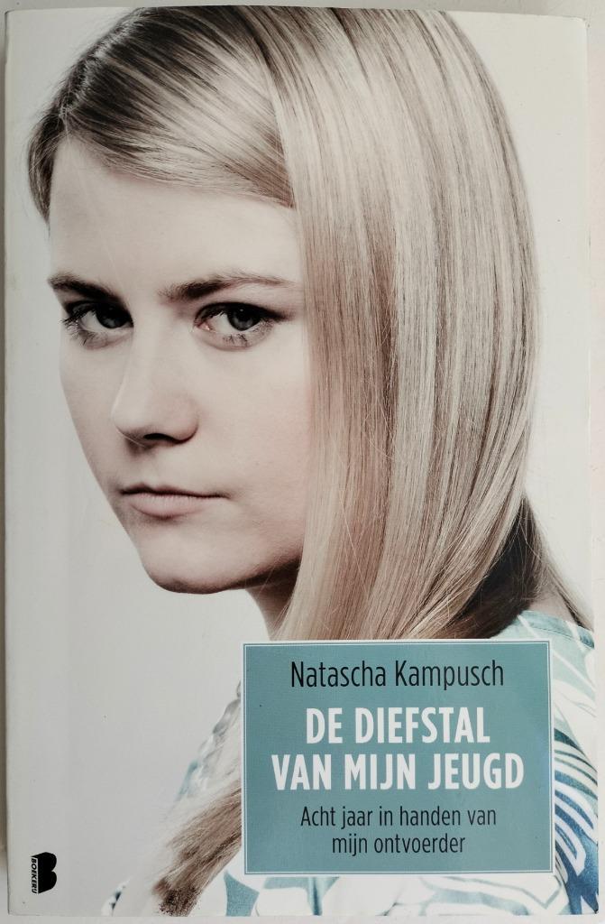 De Diefstal van mijn Jeugd. 9789022572672., Boeken, Biografieën, Gelezen, Verzenden