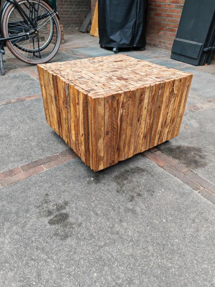 Houten bijzettafel op wieltjes - Rustiek, Huis en Inrichting, Tafels | Salontafels, Zo goed als nieuw, Minder dan 50 cm, 50 tot 100 cm