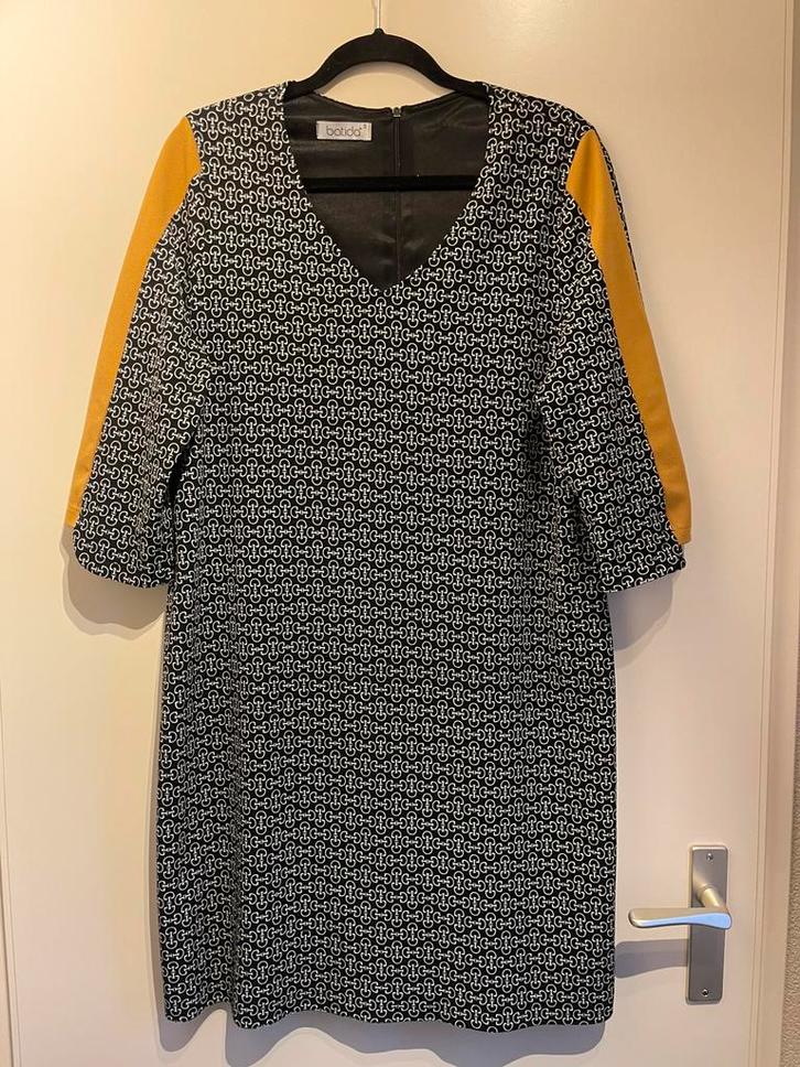 BATIDA stretch jurk met print maat 44, Kleding | Dames, Jurken, Zo goed als nieuw, Maat 42/44 (L), Zwart, Knielengte, Ophalen of Verzenden