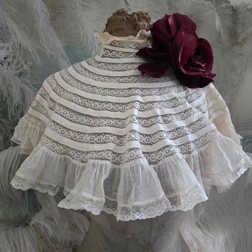 Grote antieke kraag cape theater kant paspop victoriaanse, Antiek en Kunst, Antiek | Kleding en Accessoires, Ophalen of Verzenden