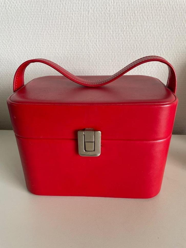Beauty case, Sieraden, Tassen en Uiterlijk, Beautycases, Zo goed als nieuw, Hardcase, Rood, Met spiegeltje(s), Ophalen of Verzenden
