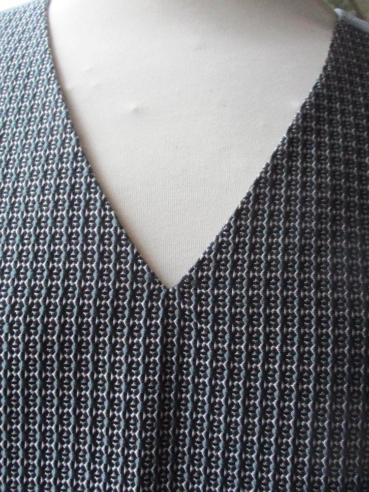 Max Mara, size 42, Kleding | Dames, Jurken, Zo goed als nieuw, Maat 42/44 (L), Overige kleuren, Knielengte, Verzenden