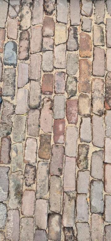 Gratis zeer oude handgebakken halve waaltjes  beschikbaar voor biedingen