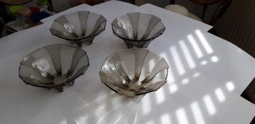 Vintage schalen van grijs glas beschikbaar voor biedingen