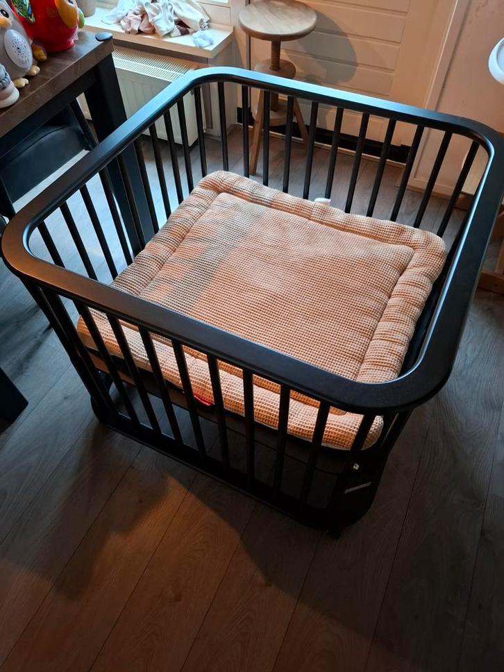 Box, Kinderen en Baby's, Boxen, Zo goed als nieuw, Vierkant, In hoogte verstelbaar, Boxkleed, Wieltjes, Ophalen