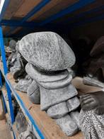 Betonnen beeld van een zittend figuur met hoed, Tuin en Terras, Tuinbeelden, Ophalen of Verzenden, Nieuw, Beton, Abstract beeld