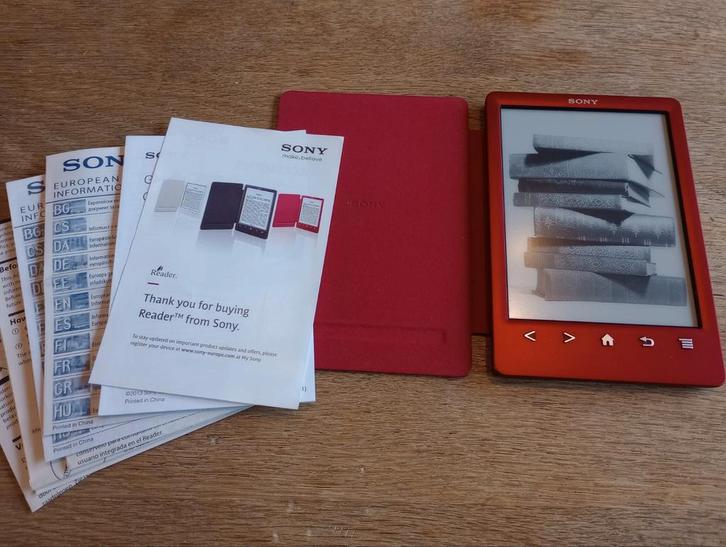 Sony eReader PRS-T3 met hoesje, Computers en Software, E-readers, Gebruikt, 7 inch, 4 GB of minder, Touchscreen, Uitbreidbaar geheugen