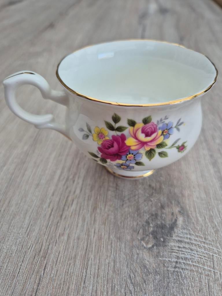 Vintage Crown Staffordshire Theekopje met Bloemmotief, Antiek en Kunst, Antiek | Porselein, Ophalen of Verzenden