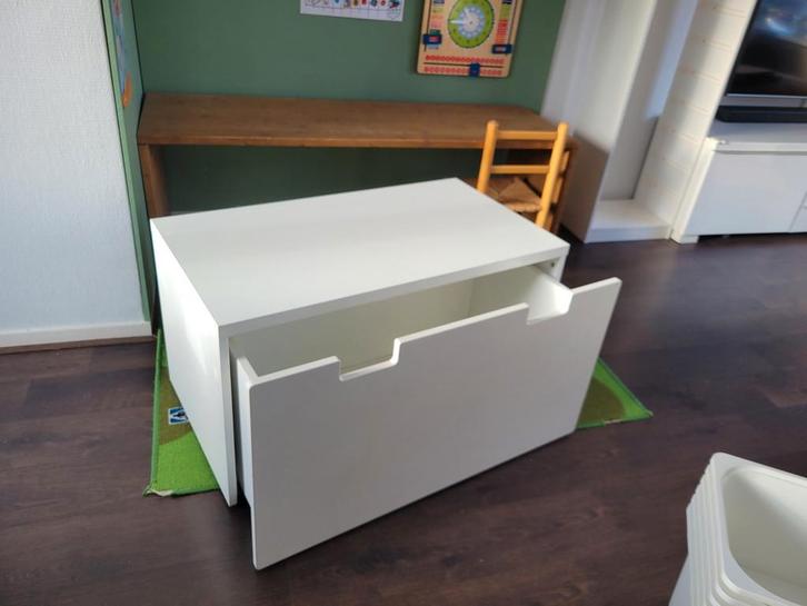 Ikea Smastad speelgoedkist/opbergbak, Kinderen en Baby's, Kinderkamer | Commodes en Kasten, Gebruikt, Kast, Minder dan 90 cm, Minder dan 75 cm